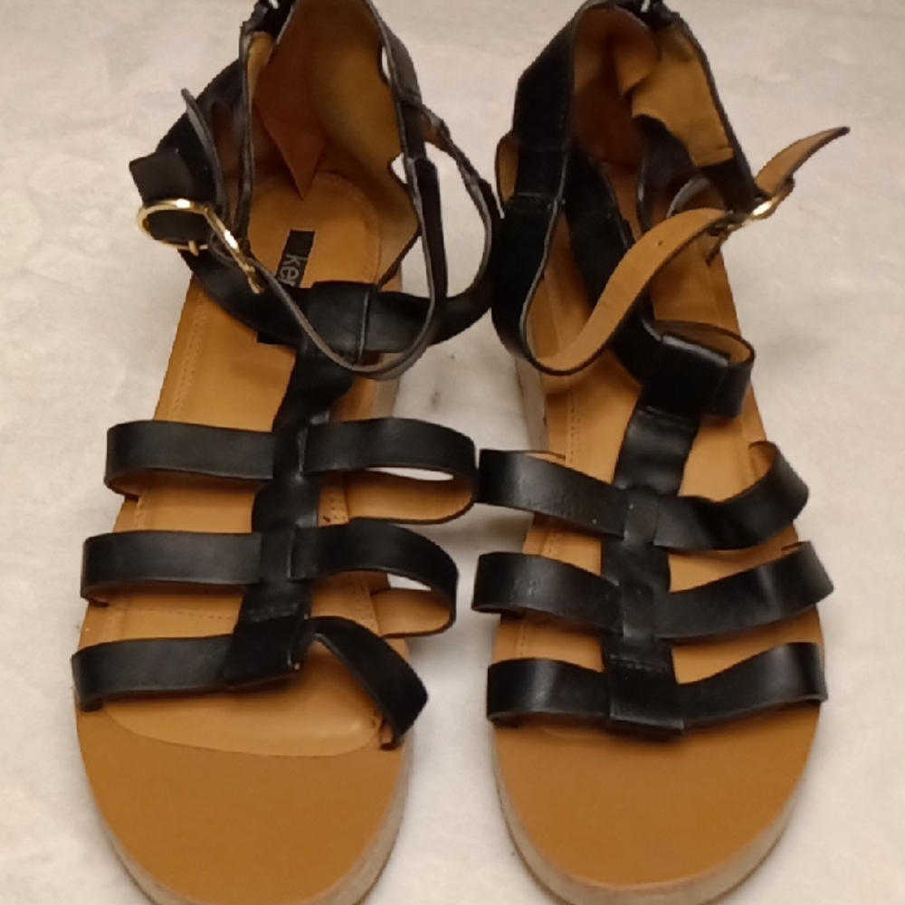 Kensie Chic Black and Tan Gladiator Sandals Sz10